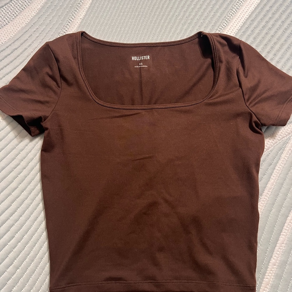 Hollister Women's Chocolate Short Sleeve Tee
